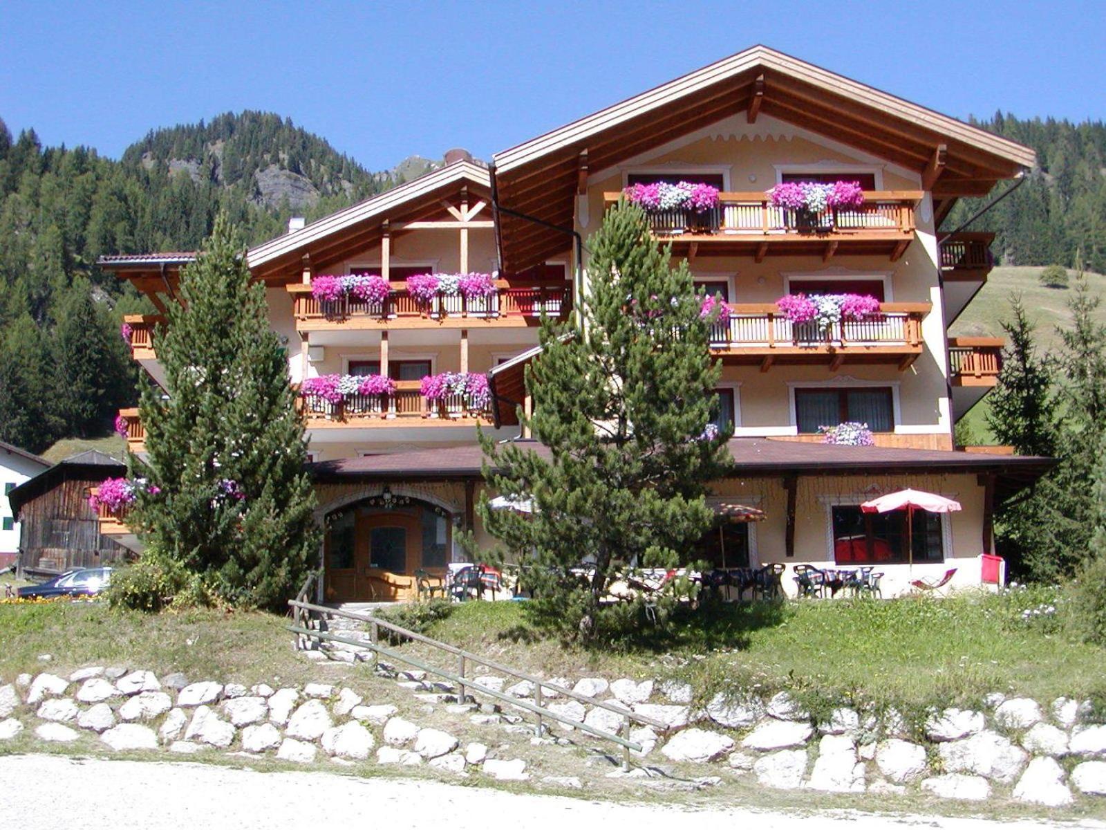 Hotel Dolomites Inn 까나제이 외부 사진