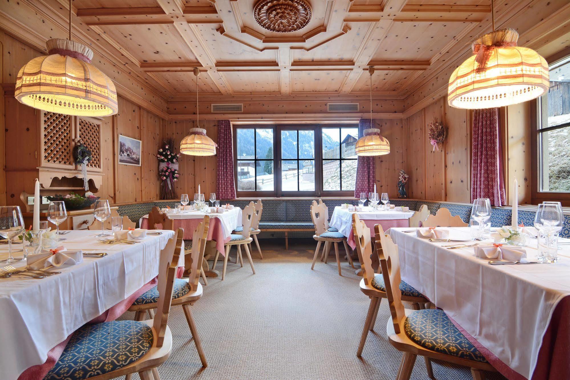 Hotel Dolomites Inn 까나제이 외부 사진