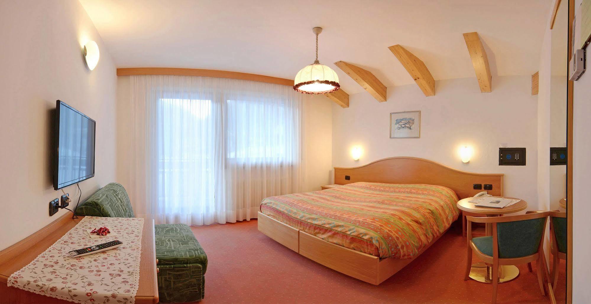 Hotel Dolomites Inn 까나제이 외부 사진