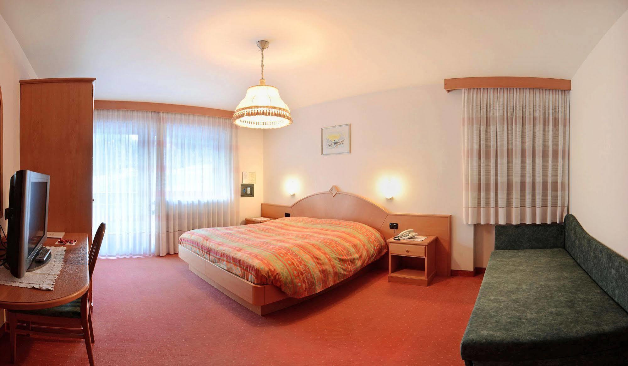 Hotel Dolomites Inn 까나제이 외부 사진
